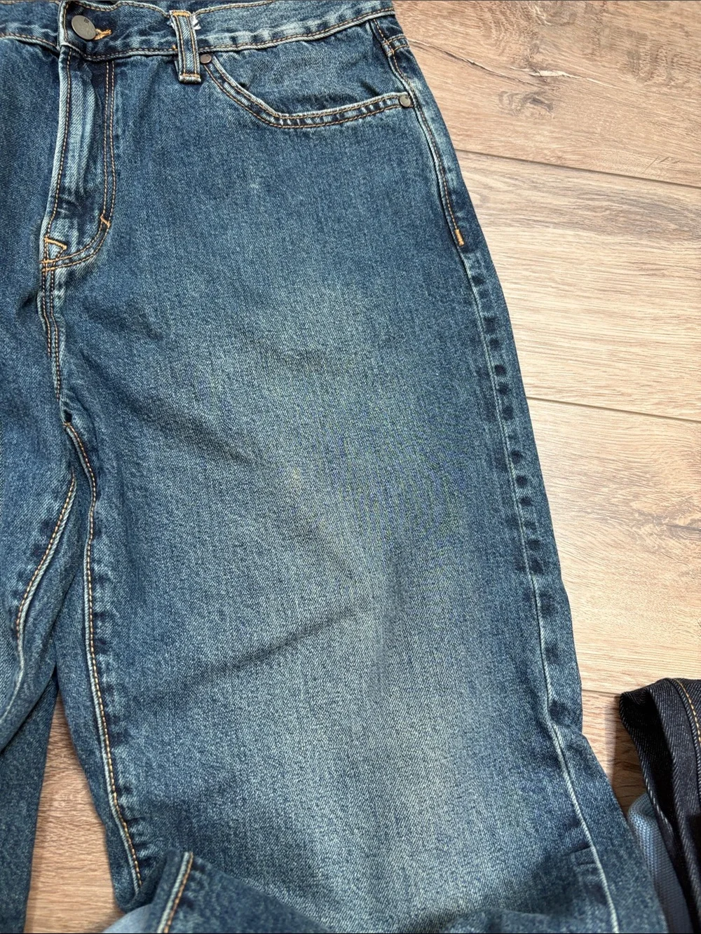 Banana Republic Selvedge Medium Blue Distressed Straight Jeans Like new